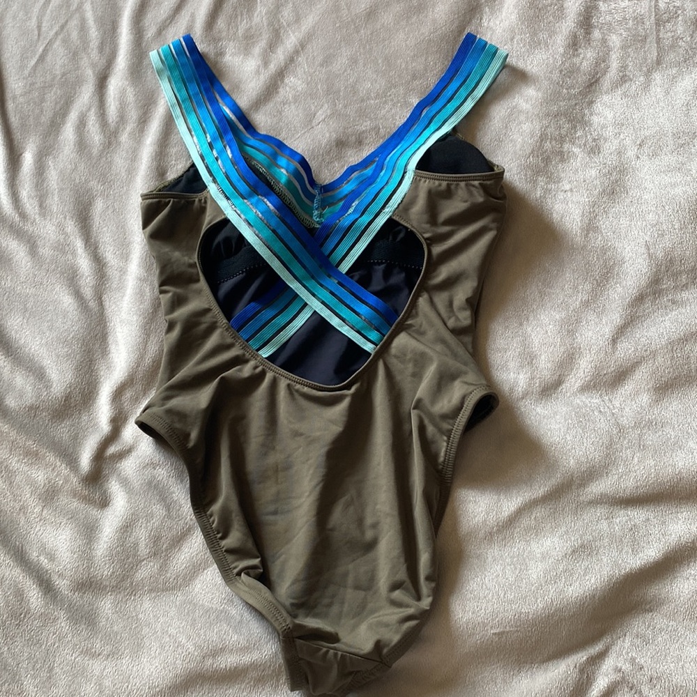 Brand new bathing suit - Picture 2 of 2